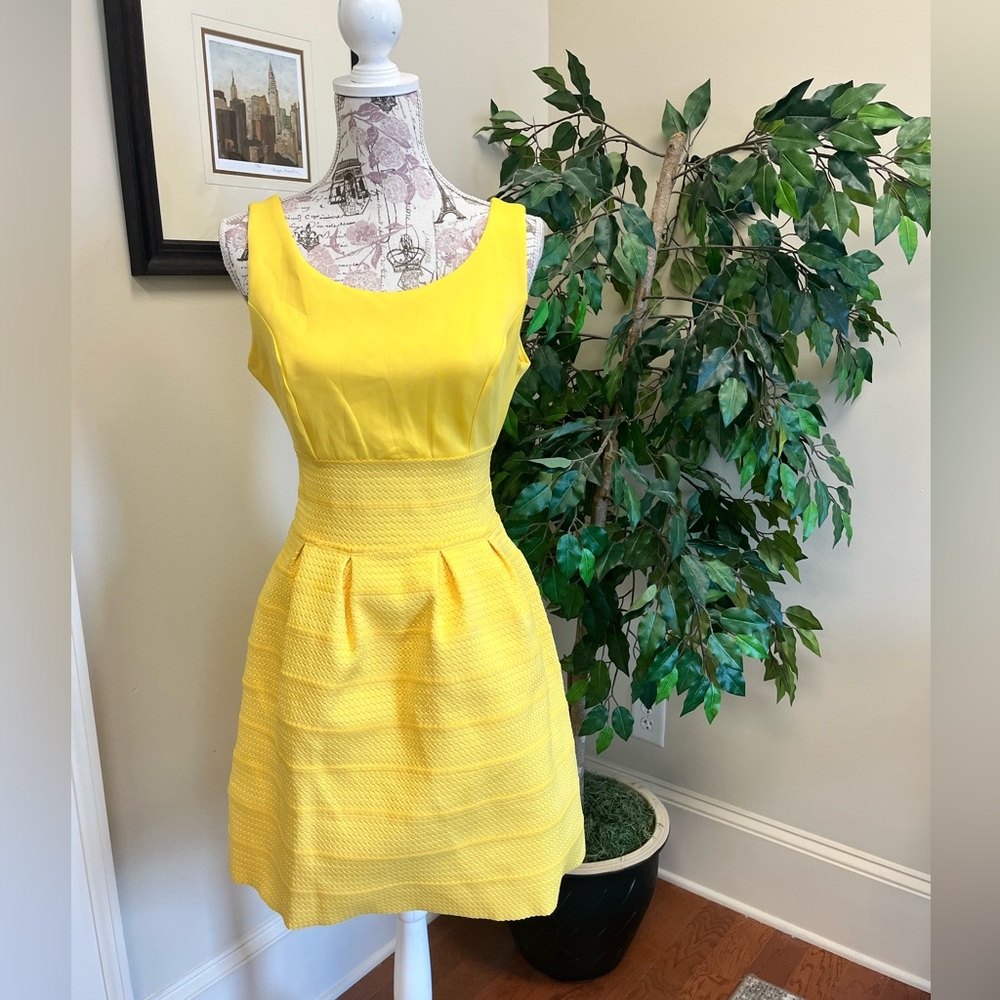 🚫SOLD 🚫 
Yellow New York and Company dress